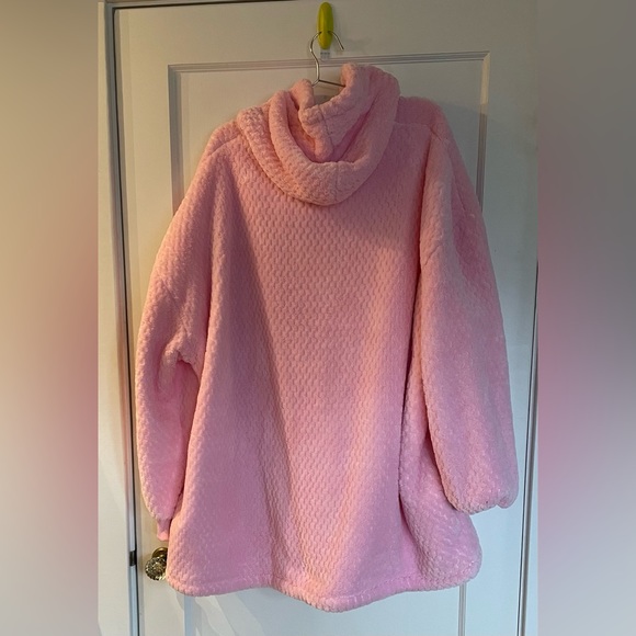 Cozy Pink Fuzzy Overhead - Oversized Hooded Pullover - NWT - Picture 3 of 10